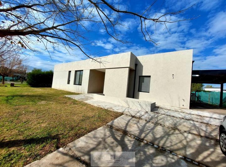 Casa · 160m² · 5 Ambientes · 4 Cocheras