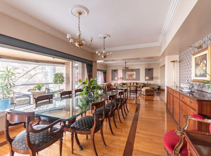 Departamento · 241m² · 6 Ambientes · 2 Cocheras