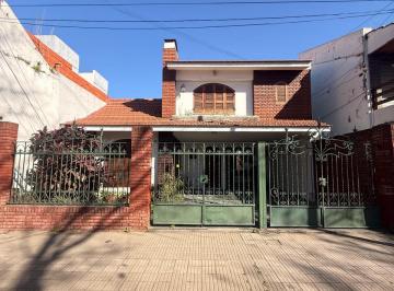 Casa de 6 ambientes, Rosario · Amplia Casa 3 Dorm. con Gran Jardín y Cochera Para 2 Autos