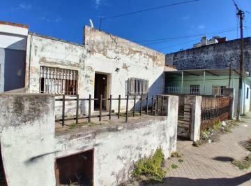 Casa · 150m² · 2 Ambientes · Venta Casa a Reciclar V. Gobernador Galvez