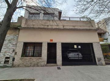 Casa · 166m² · 5 Ambientes · 1 Cochera · Venta de Casa 5 Amb con Quincho y Amplia Terraza
