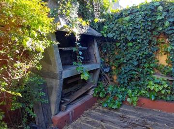 PH · 80m² · 3 Ambientes · 1 Cochera · Venta PH Castelar 3 Amb, Parque y Cochera