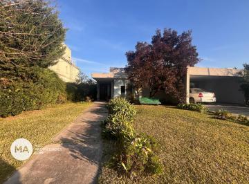 Casa · 160m² · 4 Ambientes · 1 Cochera · Venta | Casa de 3 Dorm. con Gran Terreno - San Sebastián - Funes