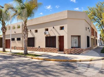 Casa · 122m² · 4 Ambientes · 1 Cochera · Casa en Esquina con 2 Suites, Cochera y Patio con Jacuzzi – Zona Barrancas, San Pedro - Apta Credito