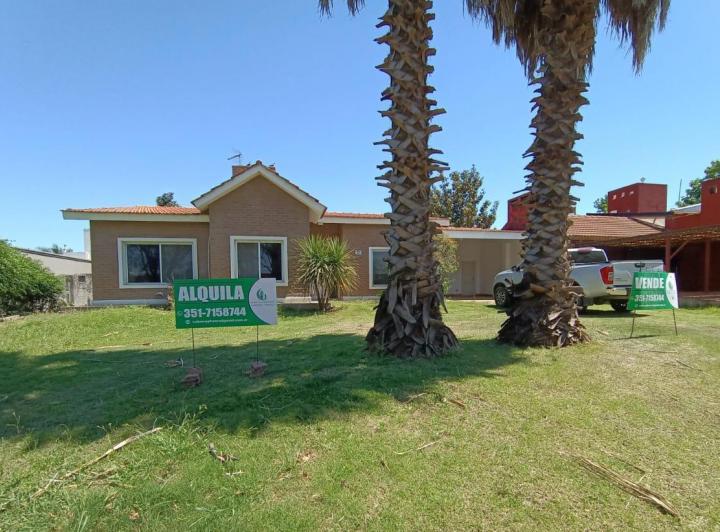 Casa · 230m² · 5 Ambientes · 2 Cocheras