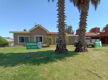 Casa · 230m² · 5 Ambientes · 2 Cocheras · Casa en San Isidro