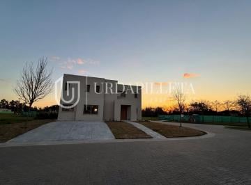 Casa · 266m² · 8 Ambientes · 1 Cochera · Casa en Venta en Los Cardos