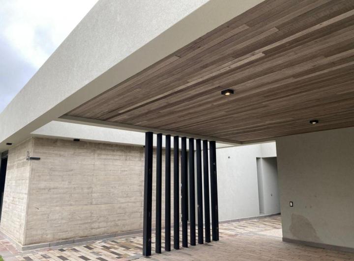 Casa · 260m² · 10 Ambientes · 2 Cocheras