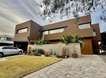 Casa · 389m² · 6 Ambientes · Casa en Santa Clara en Alquiler de Verano