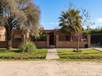 Casa · 190m² · 4 Ambientes · 4 Cocheras · Casa 4amb. Apto Crédito en B° Parque Links, Ezeiza