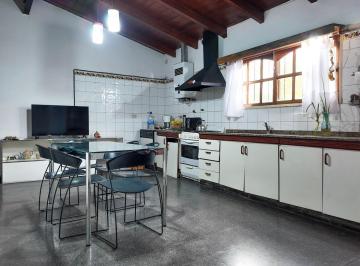Casa · 236m² · 8 Ambientes · 2 Cocheras · Oportunidad Casa Villa Allende 3 Dorm.