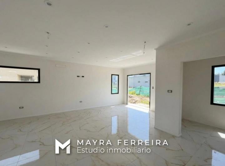 Casa · 175m² · 4 Ambientes · 2 Cocheras