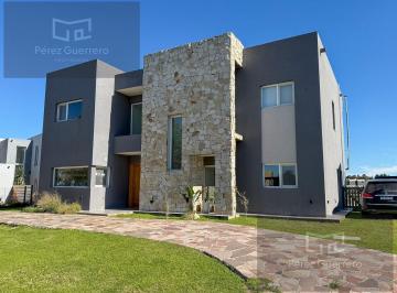 Casa · 253m² · 5 Ambientes · Casa en Venta en El Canton a La Laguna