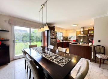 Casa · 267m² · 5 Ambientes · Venta El Lauquen Casa 5 Ambientes con Piscina