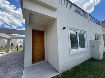 Casa · 106m² · 4 Ambientes · Casa en Venta de 4 Ambientes en Pilar