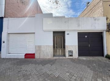 Casa · 200m² · 8 Ambientes · 1 Cochera · Venta Casa de 3 Dorm. con Patio Parquizado y Cochera Barrio Pichincha, Rosario
