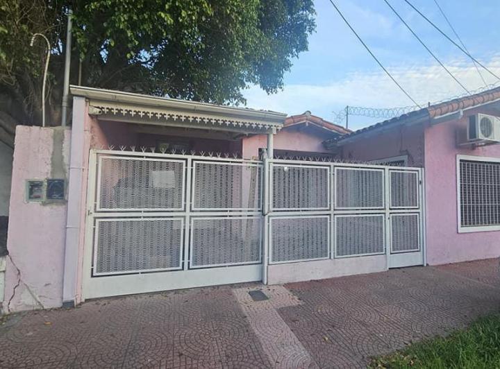 Casa · 160m² · 6 Ambientes · 2 Cocheras