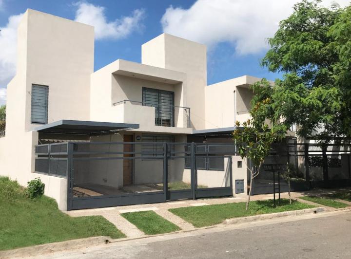 Casa · 100m² · 2 Ambientes · 1 Cochera
