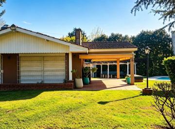 Quinta vacacional · 1100m² · 1 Ambiente · 1 Cochera · Chalet Quinta 1100 m² C/piscina Excelente Ubicacion