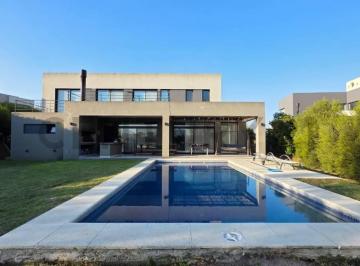 Casa · 306m² · 5 Ambientes · 2 Cocheras · Casa en Venta Financiada Al Lago en El Barrio Islas, El Cantón, Escobar.