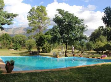 Casa · 700m² · 6 Ambientes · 4 Cocheras · Casco de Estancia Ideal Hostería Mas Cuatro Casas y Piscina