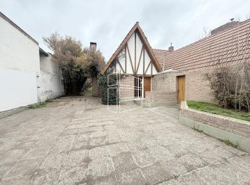 Casa · 357m² · 6 Ambientes · 3 Cocheras · Venta - Propiedad en El Centro de General Roca - C133