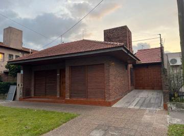 Casa · 175m² · 4 Ambientes · 2 Cocheras · Casa Chalet 5 Amb Wilde Este