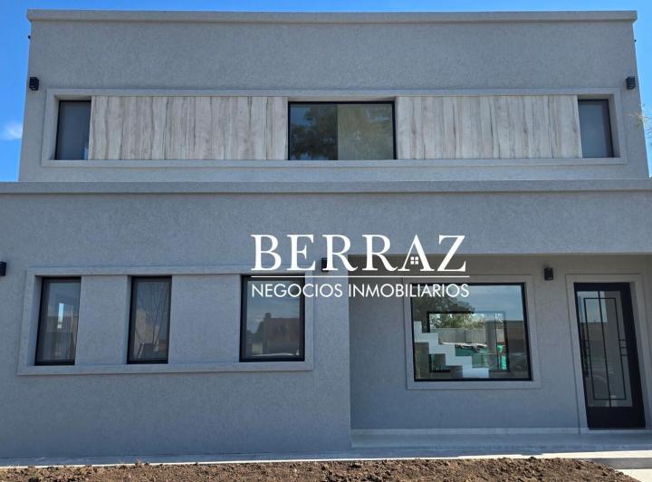Casa · 15000m² · 5 Ambientes · 1 Cochera