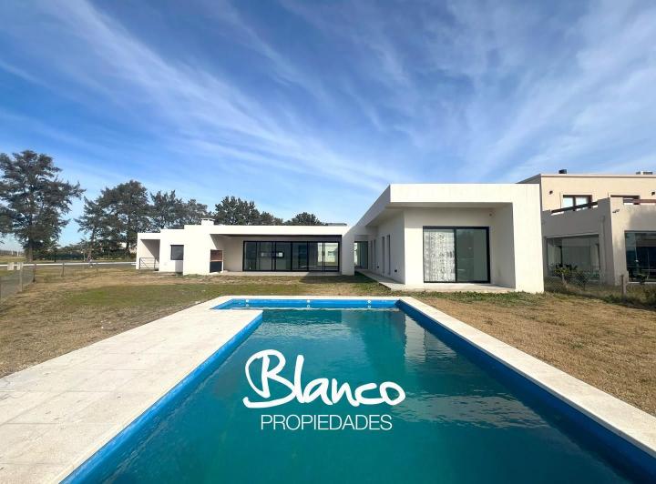 Casa · 175m² · 4 Ambientes · 2 Cocheras