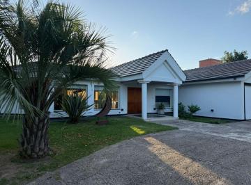 Casa de 10 ambientes, Córdoba · Casa en Venta con Gran Parque y Pileta - Fincas del Sur I - Apto Credito Hipotecario