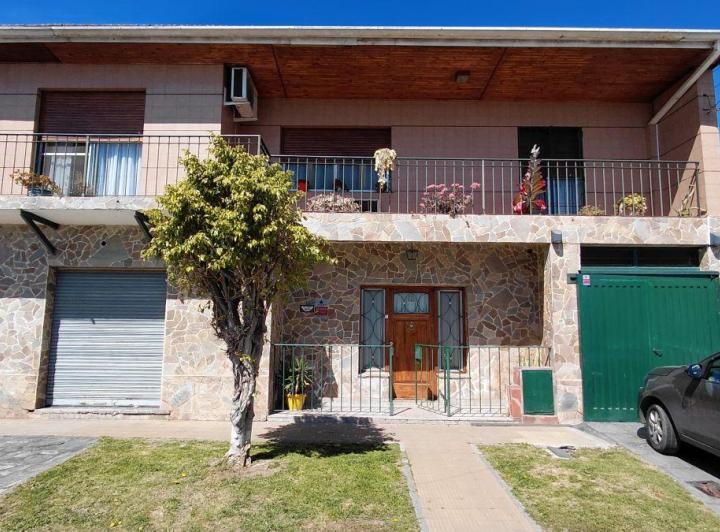 Casa · 100m² · 4 Ambientes · 1 Cochera