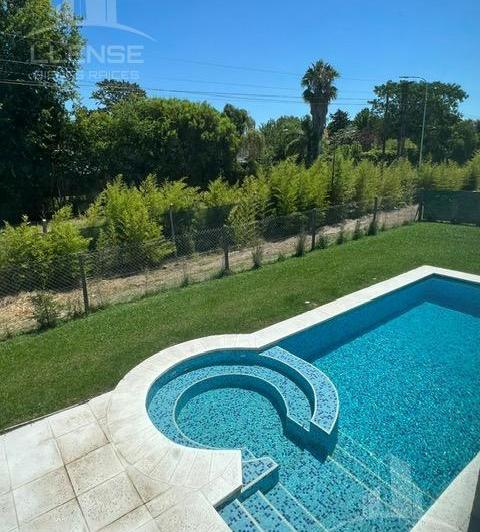 Casa · 230m² · 4 Ambientes