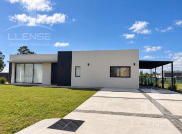 Casa · 180m² · 4 Ambientes · 1 Cochera · Casa 4 Ambientes con Pileta en Alquiler - Hudson Park