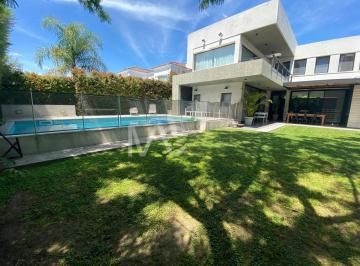 Casa · 247m² · 5 Ambientes · 3 Cocheras · Casa en Venta en Los Lagos, Nordelta, Tigre