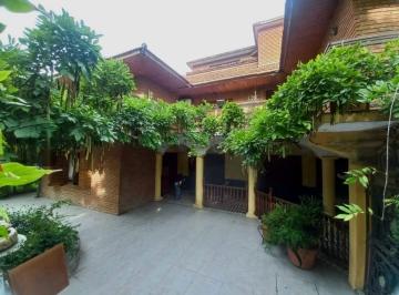 Casa · 231m² · 4 Dormitorios · 1 Cochera · Venta Chalet 6 Amb Apto Residencial o Profesional Zona Villa Primera