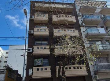 Departamento de 4 ambientes, Liniers · Semipiso en Alquiler de 4 Ambientes con Patio - 1º Piso Frente - Liniers