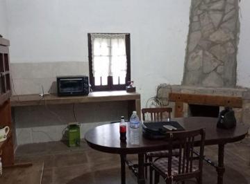 Casa · 200m² · 6 Ambientes · Venta de Casa con Bodega en Ruta Nacional 143