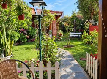 Casa de 4 ambientes, Avellaneda · Chalet de 4 Ambientes con Patio, Quincho y Cochera - Piñeyro, Avellaneda