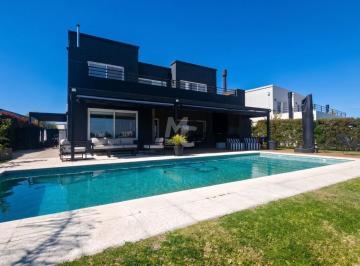 Casa · 280m² · 6 Ambientes · 1 Cochera · Casa a La Laguna en Venta en San Gabriel