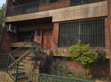 Casa · 230m² · 4 Ambientes · 1 Cochera · Venta - Solida y Luminosa Casa en Villa del Parque de Cuatro Ambientes. Garage Para Tres Autos