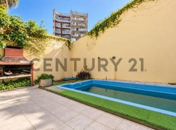 Casa · 249m² · 7 Ambientes · 2 Cocheras · Venta Casa 7 Amb con Pileta y 2 Cocheras - Villa del Parque