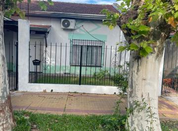 Casa · 88m² · 3 Ambientes · 1 Cochera · P. H Al Frente de 3 Ambientes con Patio y Garaje.