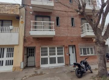 Casa · 70m² · 2 Dormitorios · 1 Cochera · Casa Ludueña. 2 Dorm.. Cochera. Patio
