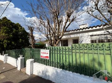 Casa de 3 ambientes, Villa Carlos Paz · Chalet + Departamento en Alquiler Barrio Miguel Muñoz
