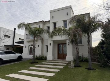 Casa · 190m² · 5 Ambientes · 2 Cocheras · Casa en Venta en Los Alisos, Nordelta 3 Dorm. y Pileta