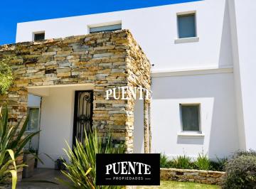 Casa · 220m² · 5 Ambientes · 2 Cocheras · Casa en El Centauro, Canning