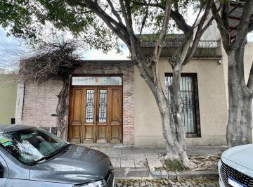 Casa · 180m² · 6 Ambientes · 2 Cocheras · Excelente Inmueble Reciclado a Nuevo - 4 Dorm - 2 Baños