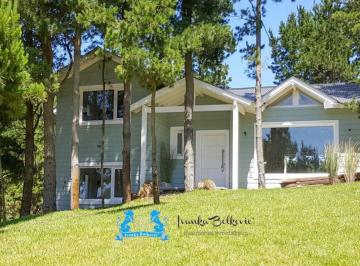 Casa de 4 ambientes, Costa Esmeralda · Venta Casa Diseño Californiano y Confort en Barrio Deportivo II, Costa Esmeralda