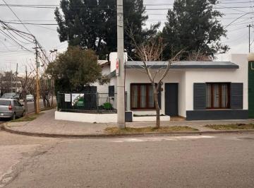 Casa · 3 Ambientes · 1 Cochera · Casa