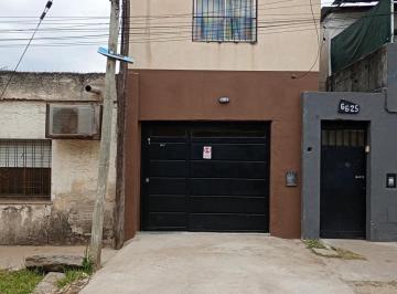 Casa · 69m² · 4 Ambientes · 1 Cochera · Alquiler - Casa - 3 Dorm. y Garage - Empalme Graneros - Rosario